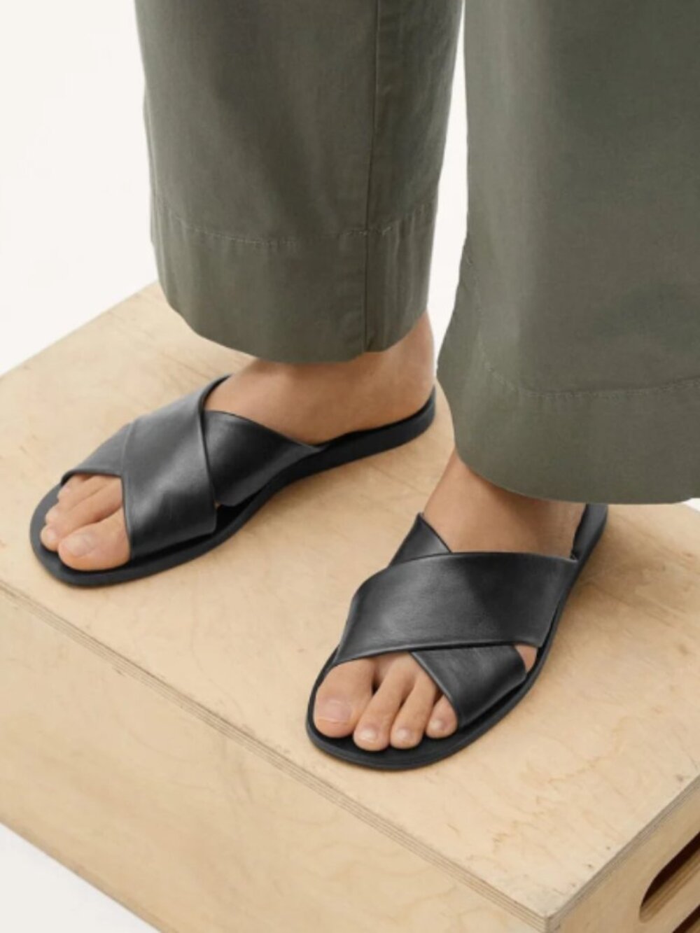 Everlane The Day Crossover Sandal Cross Strap Slides Black US 8.5
